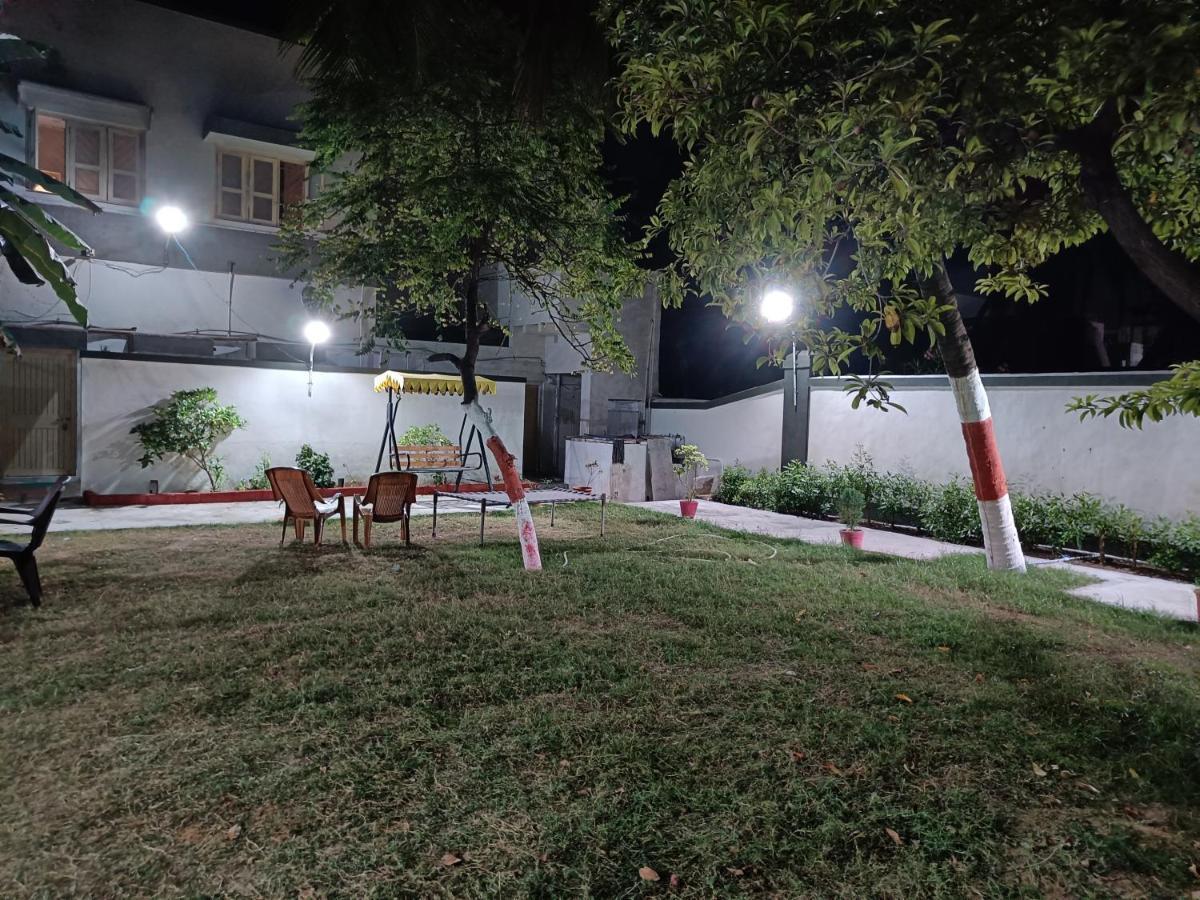 Chitrakut Bungalows Dwārka エクステリア 写真