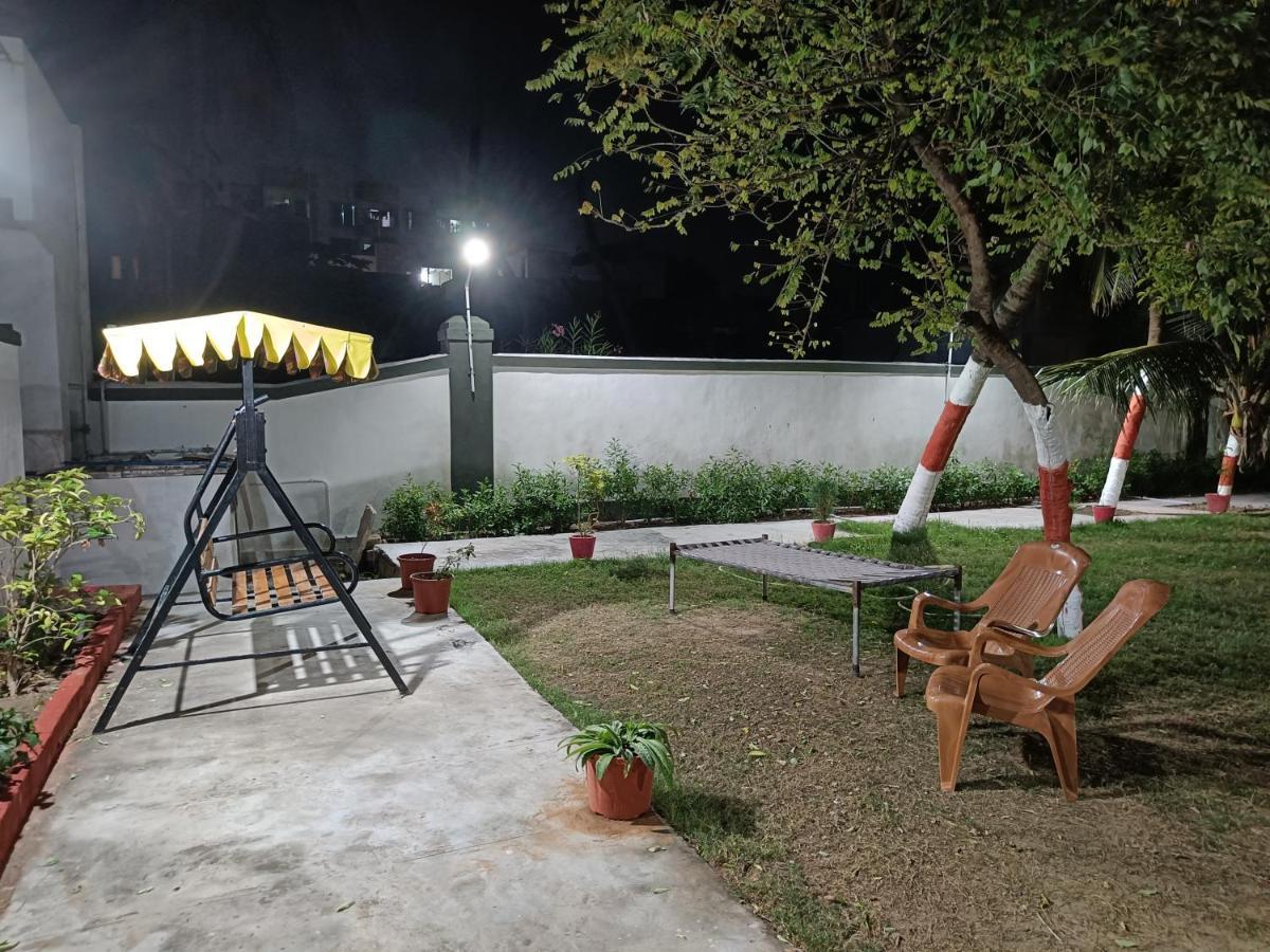 Chitrakut Bungalows Dwārka エクステリア 写真